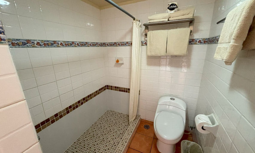 Bathroom 4, Rosarito Beach Hotel, Tijuana