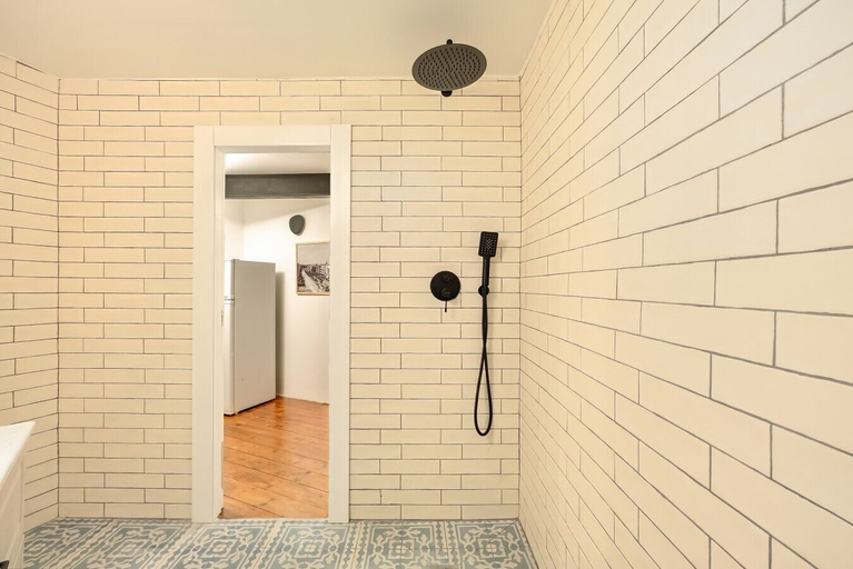 Others 4, Modern-Rustic Haven in the City by Sea N Rent
