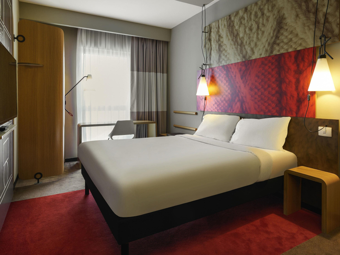 Bedroom 4, ibis London Barking, London