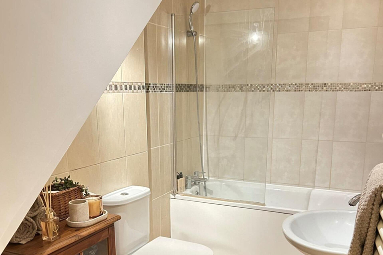 Bathroom 5, 1 Bed Apartment Sleeps 2 - Free Parking on Request, Kent