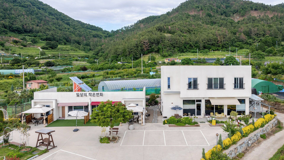 Exterior & Views 2, Yeosu Everyday Small Changes Pension, Yeosu