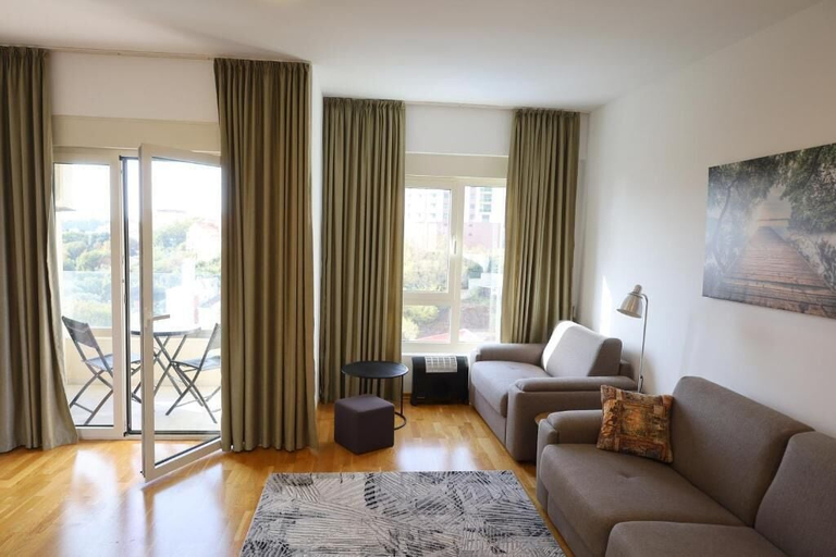 Living area 3, Status M Apartments 152