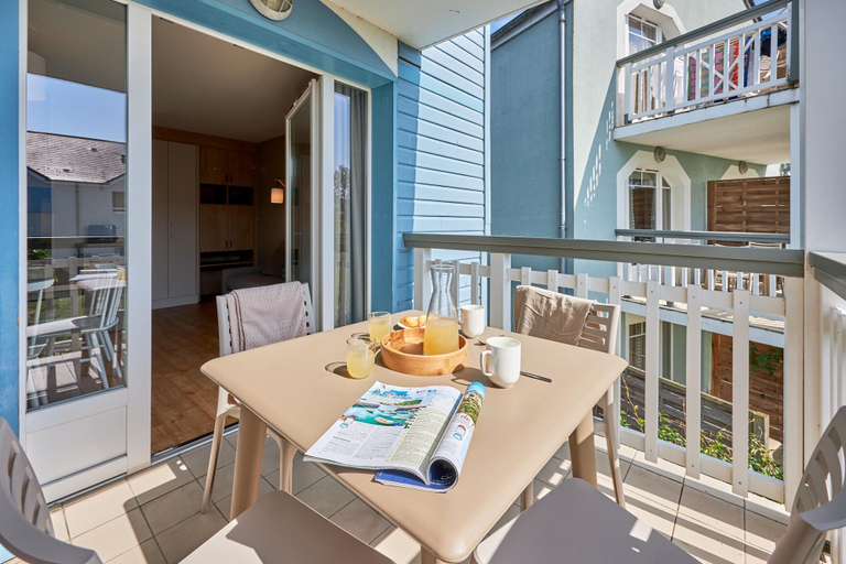 Balcony 2, Courseulles Coastal Apartment for 4, Calvados