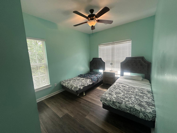 Bedroom 5, Basic 4 bedrooms with 6 beds 15 min from downtown sleeps 9 for Work crews and Large groups, Atlanta