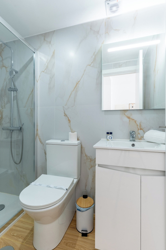 Bathroom 3, Lotus, Aveiro