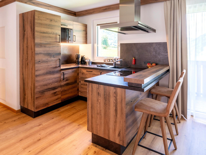 Private kitchen, Family Penthouse With Balcony, Zell am See