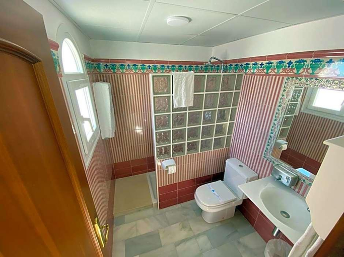 Bathroom 5, La Española, Cádiz