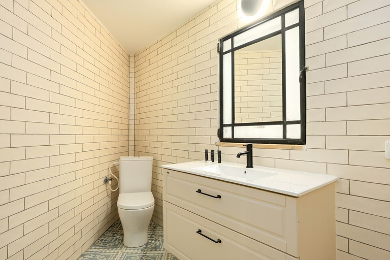 Bathroom 3, Modern-Rustic Haven in the City by Sea N Rent