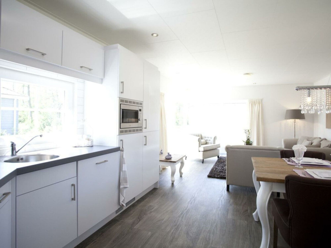 Others 4, Holiday Home in Velsen-zuid With Terrace, Velsen