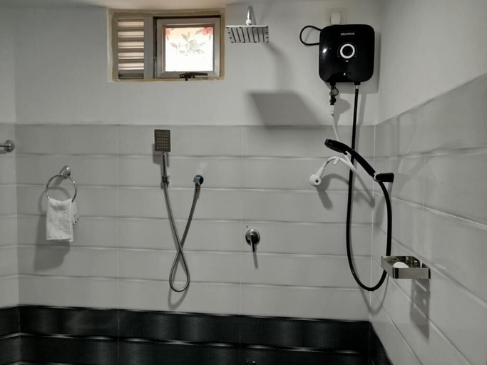 Bathroom 2, Step Inn Ahangama, Habaraduwa