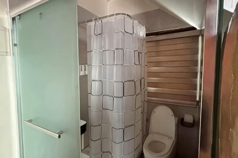 Bathroom 4, Brilliant SKY, Tagaytay City