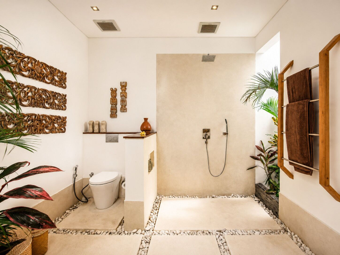Bathroom 3, Luxurious 5BR Dream Villa, 200m to Berawa Beach, Badung