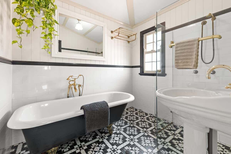 Interior 2, A Colourful Life! 4bed/2.5bath/1car ~ Queenslander, Brisbane