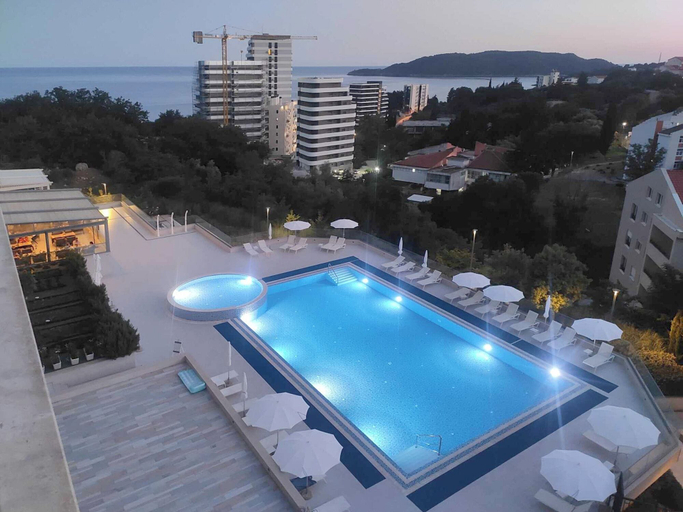Pool 5, Status M Apartments 205