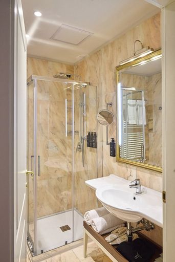 Bathroom 5, Quiete Taormina Naxos, Tapestry Collection by Hilton, Messina