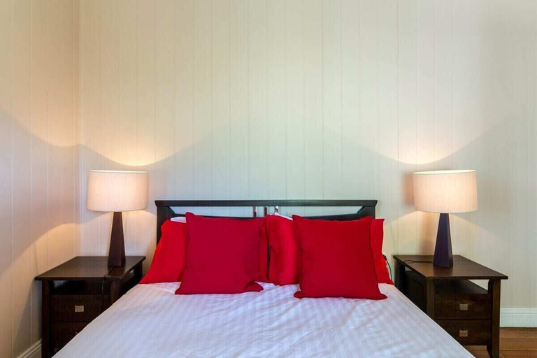 Interior 2, Spacious 4 Bedroom House - Walk to Southbank, Brisbane