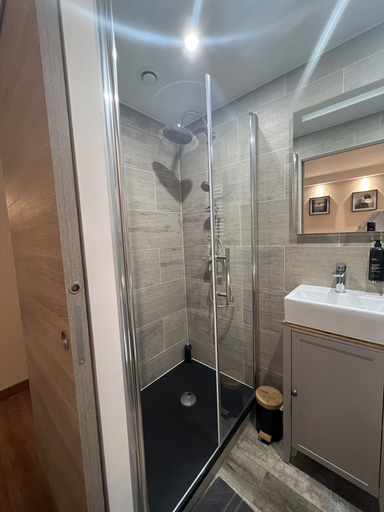 Bathroom 2, Hotel des 4 Soleils, Savoie