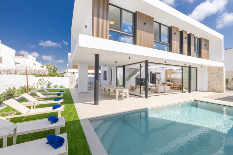 2, New 4 bedroom villa with pool, 100 Meters from the beach