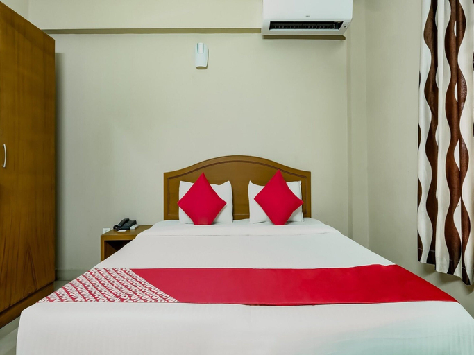 Room 2, Collection O Kadavanthra, Ernakulam