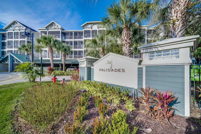 Exterior & Views 2, Upstay Large Family Condo w Pool, Sauna, Orange