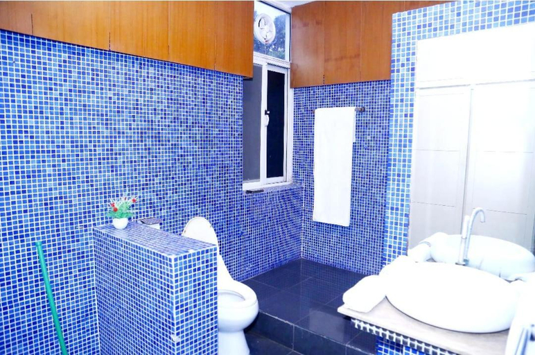 Bathroom, Palm East Hotel, Lahore