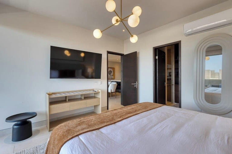 Room 5, Luxury Cabo Condo With Multiple Pools, Pickleball, gym & Rooftop, La Paz