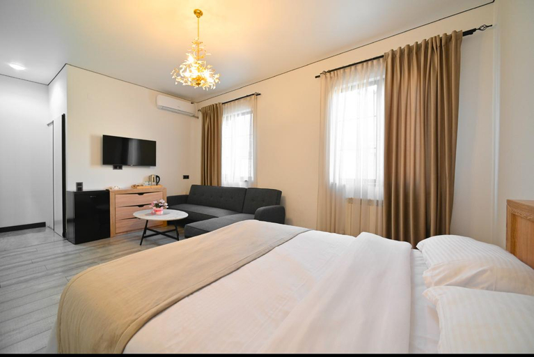 Others 2, Mon Invite Hotel, Yerevan