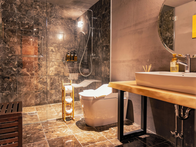 Bathroom 5, Shakespeare Hotel, Hakuba