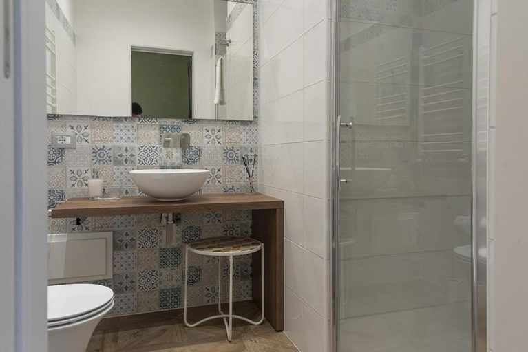 Bathroom 2, Gigli Rooms, Catania