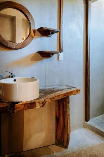 Bathroom 2, Surfnest Hostel, Dist. Pochutla