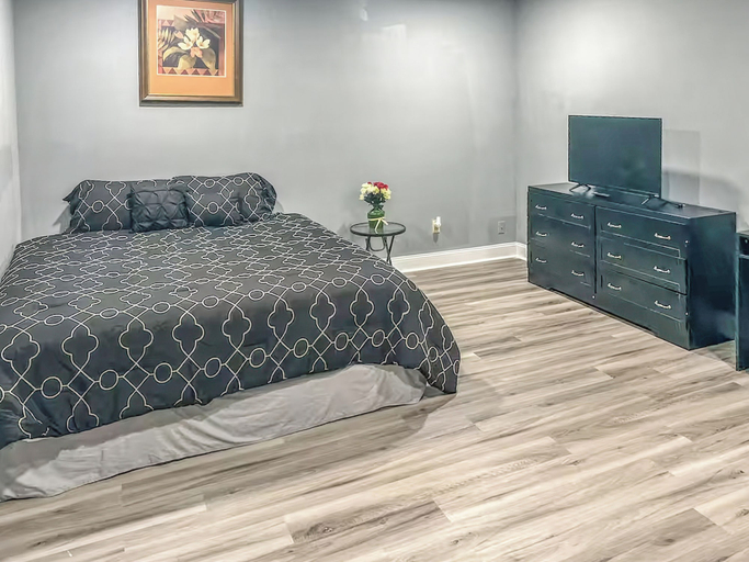 Room 3, Sweet Spot - Entire Home, DeKalb