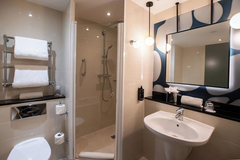 Bathroom 5, Mercure Sheffield St Paul's Hotel & Spa, Sheffield
