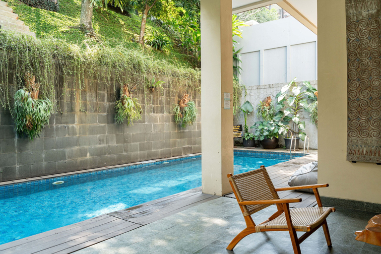 Sport & Beauty 5, Jasmine Cozy Villa 3 BR Heated Pool and Billiard, Bandung