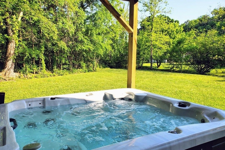 Outdoor spa tub, Mountain Stream 4 Bedroom Chalet, Sevier