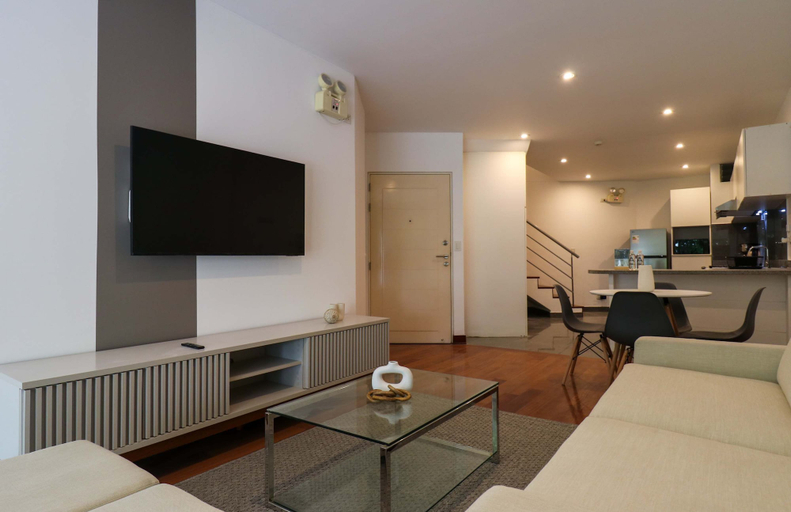 Room 5, w Graceful 1BR With Balcony in Miraflores, Lima