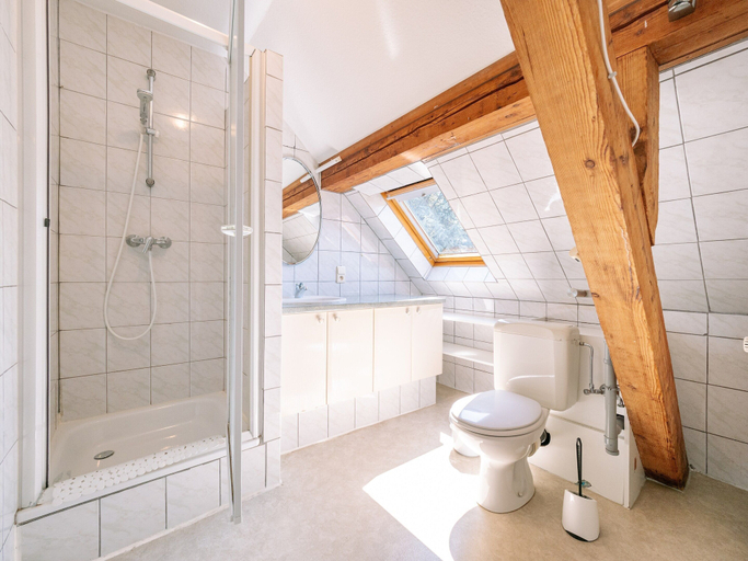 Bathroom 4, Moderscheid Cottage With Spa, Liège