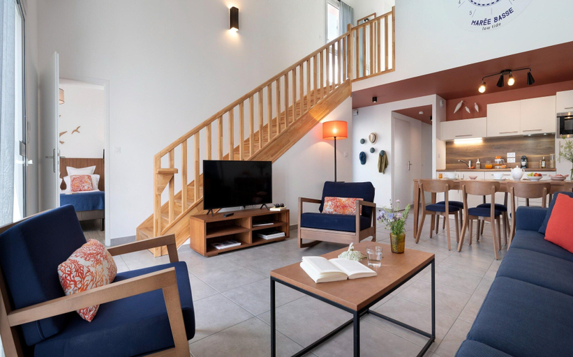 Dining 5, Luxury 8-person Private Pool Villa, Vendée