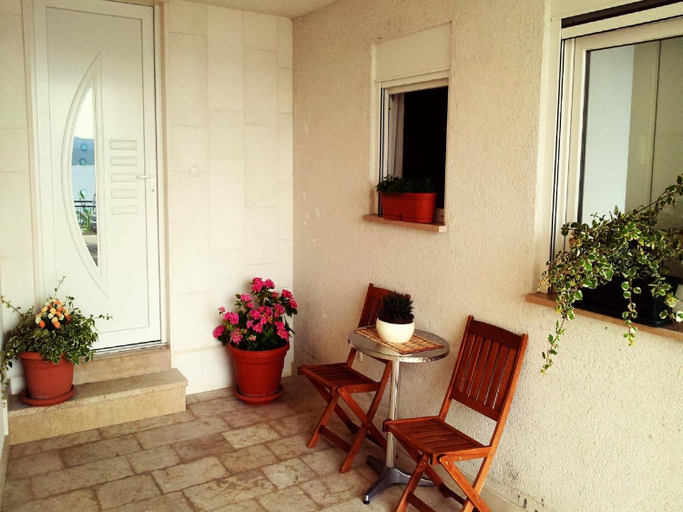 Public Area, Charming Seaside Apartment, Omiš