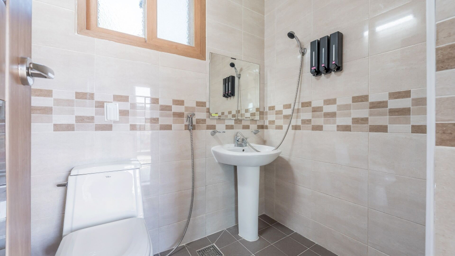 Bathroom 3, Samcheok Bongsuni-unni Pension, Donghae
