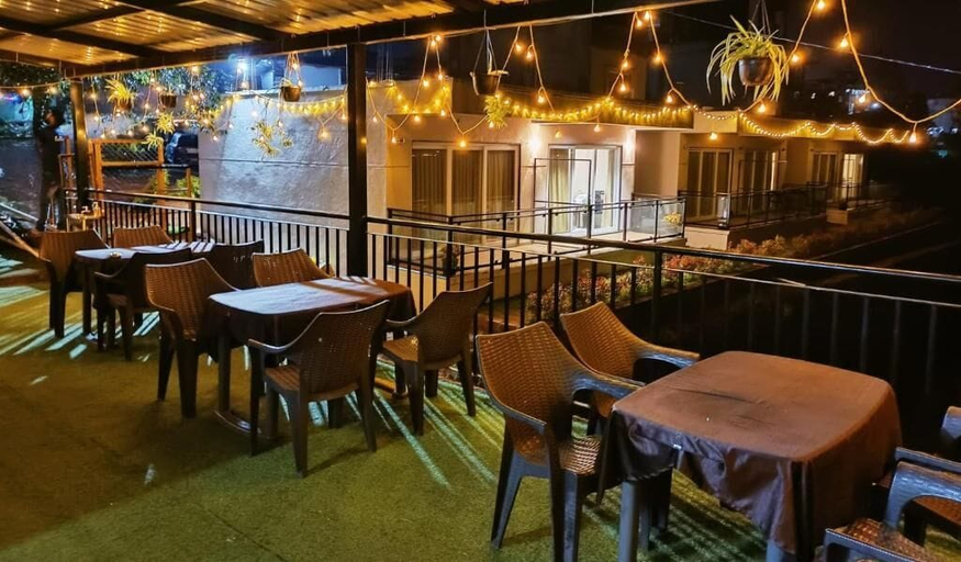 Food & Drinks 2, Mountain Berries Resort, Satara