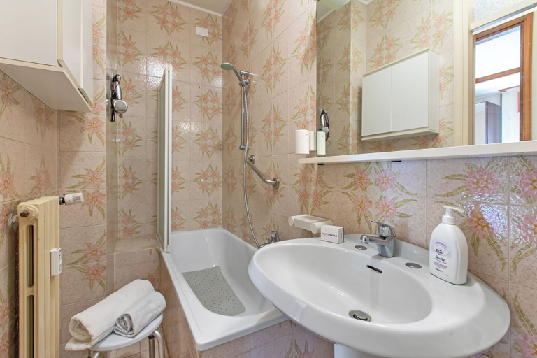 Bathroom 4, Sweet Home Silvana - With Terrace & Parking, Imperia