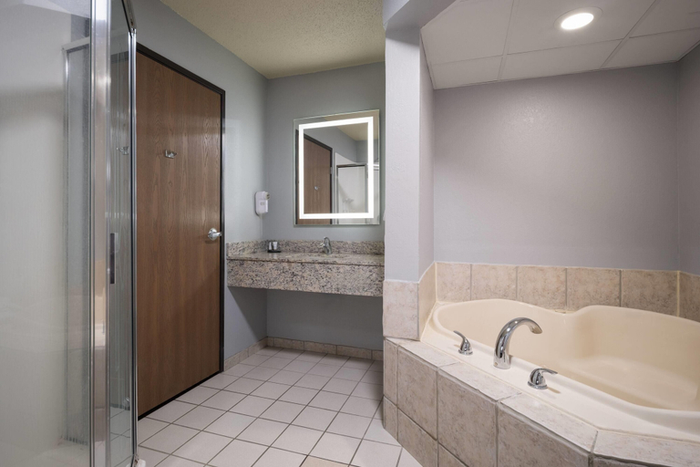 Bathroom 4, AmericInn by Wyndham Baldwin, Saint Croix