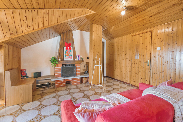 Interior 4, La Mansarda Sul Lago: Rustic Attic Studio With Balcony & Parking, Novara