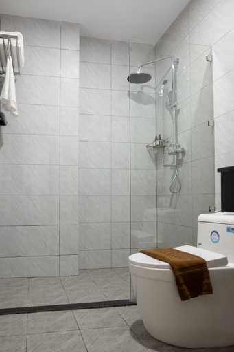 Bathroom 2, Amana Hotel Phnom Penh, Phnom Penh