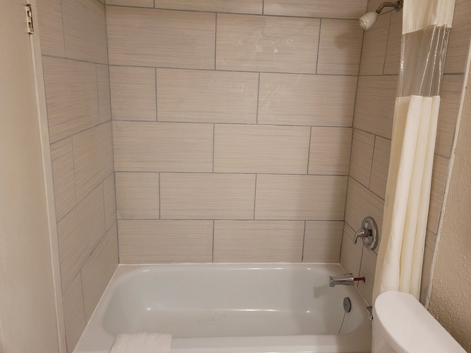 Bathroom 3, The Sand Castle Suites Motel, Bruce