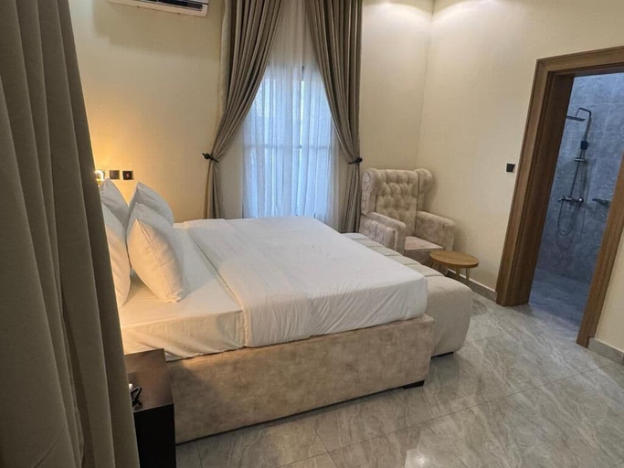 Room 4, Apex Holiday Resort, Karu
