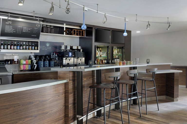 Food & Drinks 5, Courtyard by Marriott Republic Aprt Long Island/Farmingdale, Suffolk