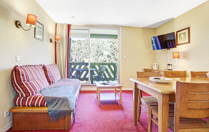 Living room 2, Premium Alpine Family Retreat With Mountain Charm, Pyrénées-Orientales
