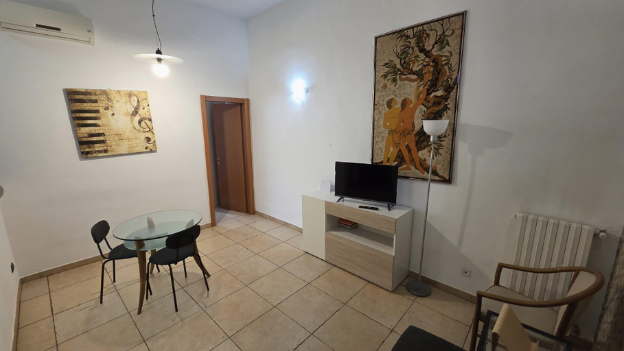 Others 4, MAMO 1 casa vacanze in pieno centro città, Bari