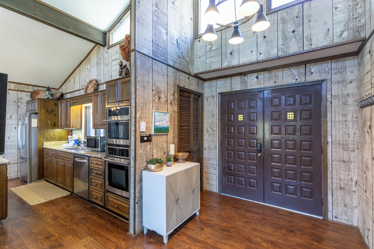 Interior 3, Hawk Haven, Avery